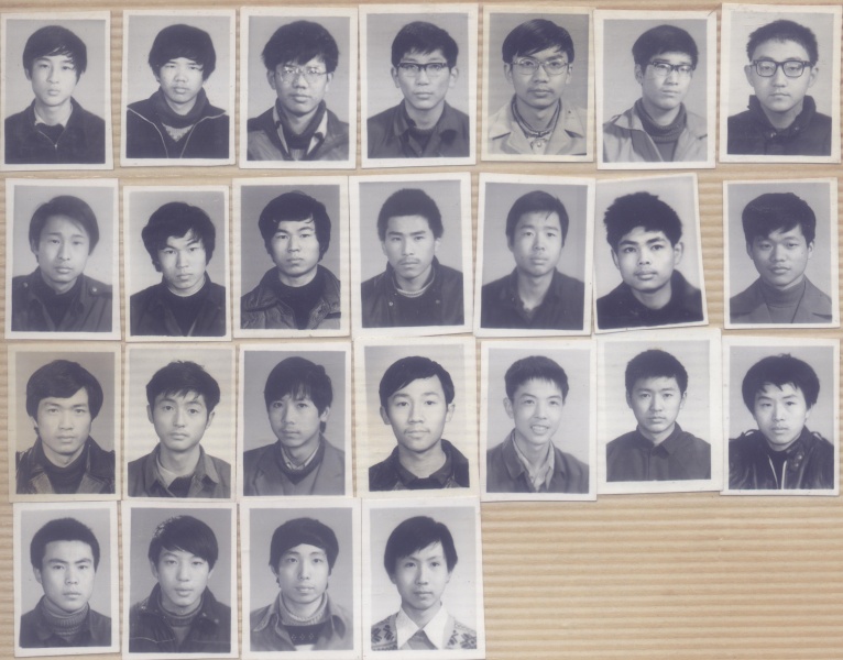 文件:武汉一中高中同学登记照.jpg